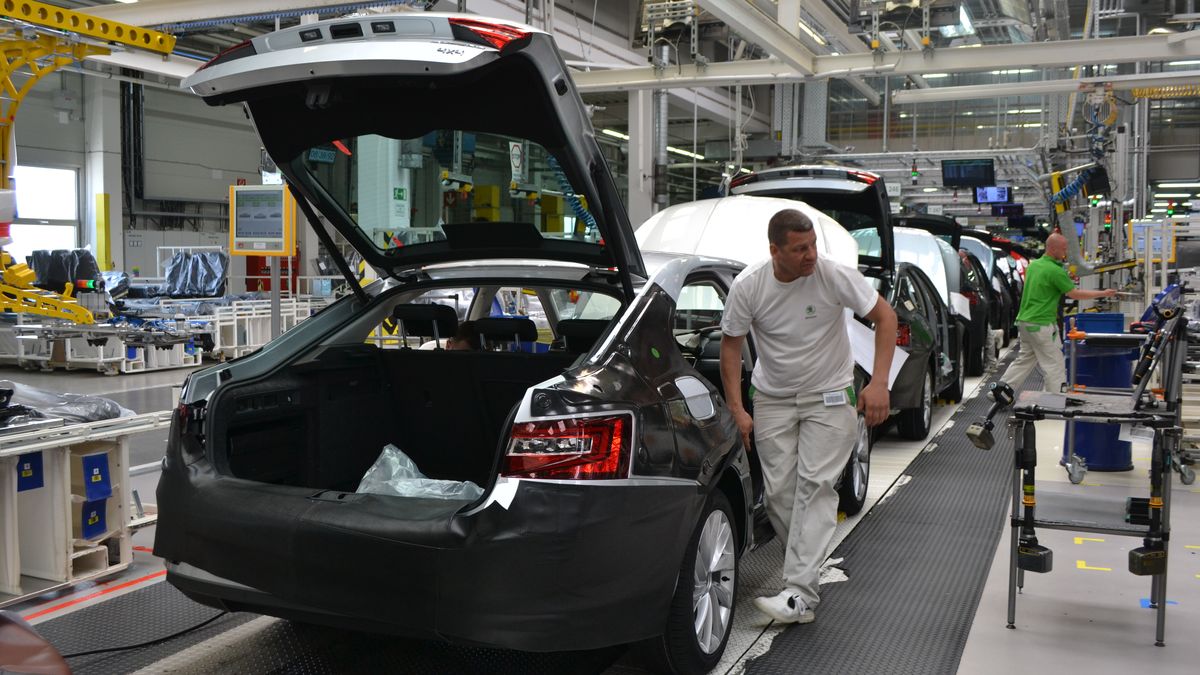 Výroba aut v Česku loni stoupla o desetinu